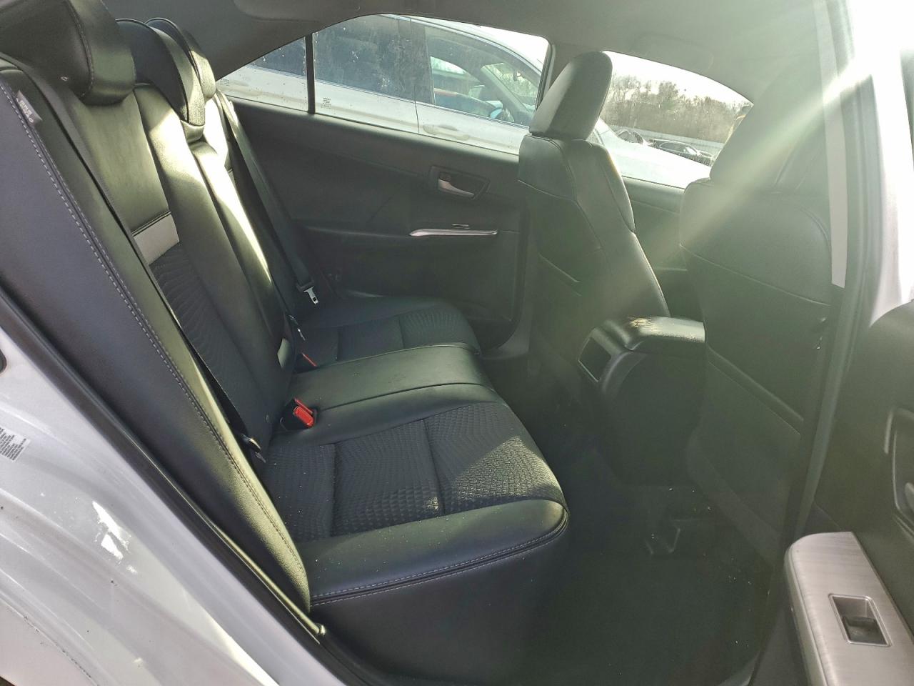 2014 TOYOTA CAMRY L photo 10