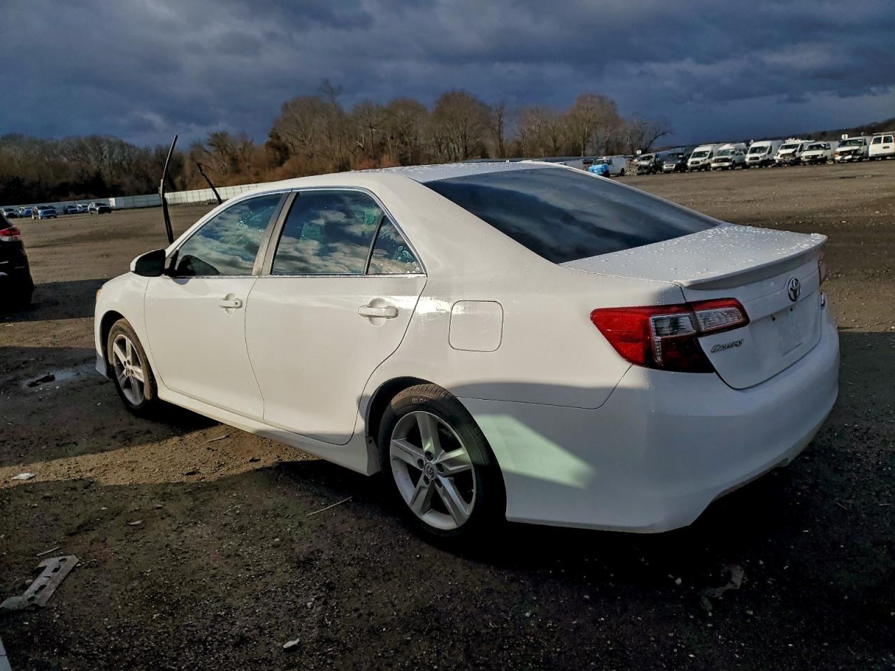2014 TOYOTA CAMRY L photo 2