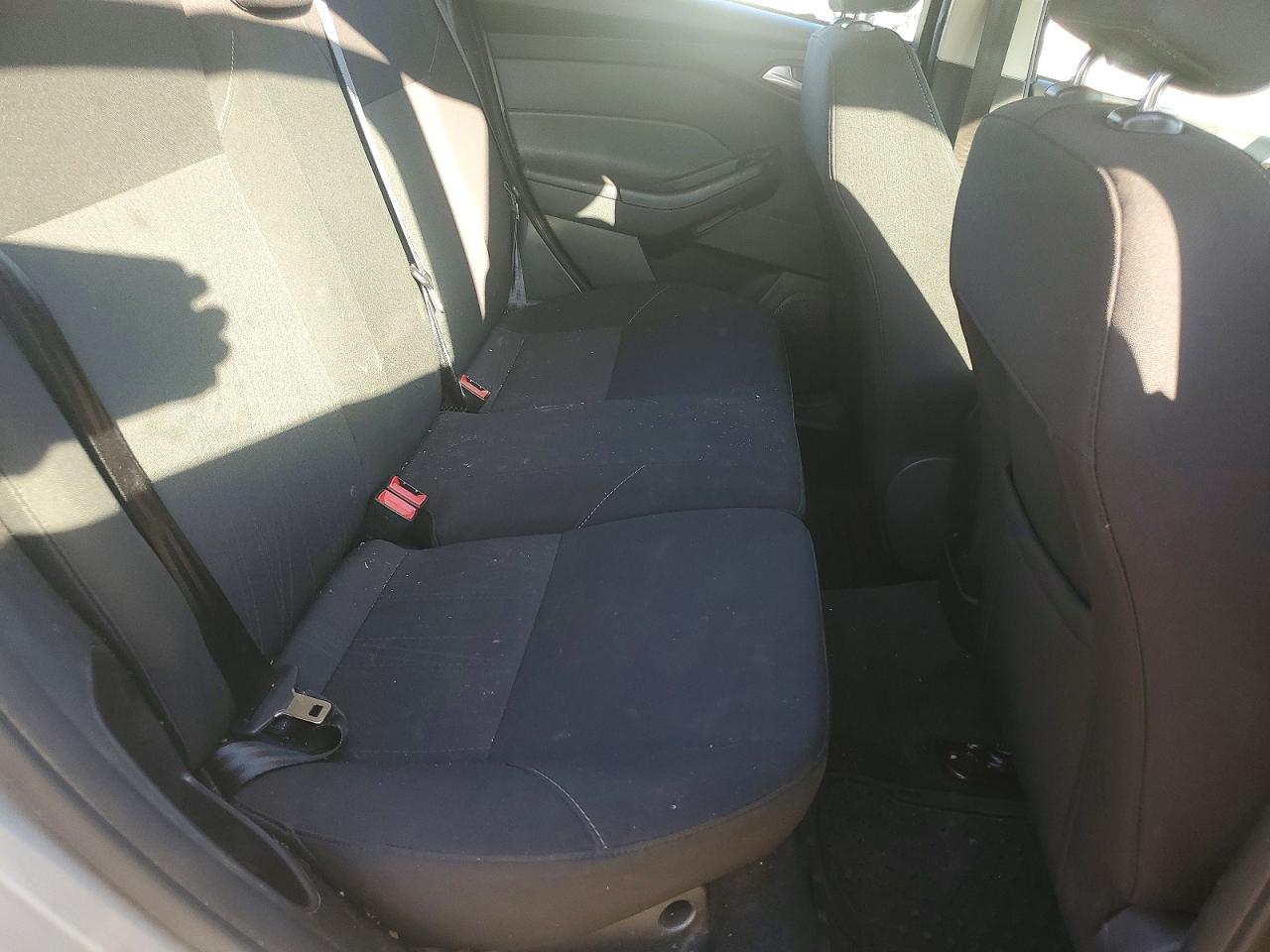 2017 FORD FOCUS SE photo 10