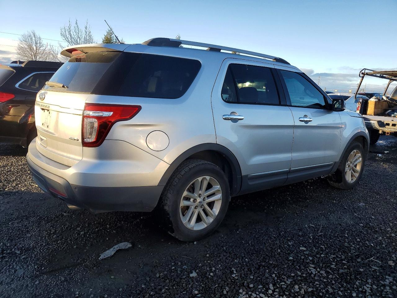 2014 FORD EXPLORER XLT photo 3