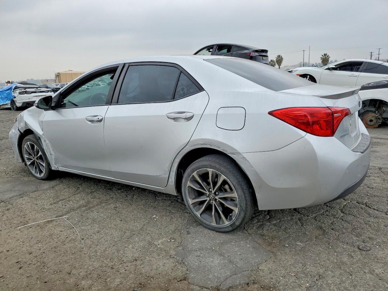 2018 TOYOTA COROLLA L photo 2