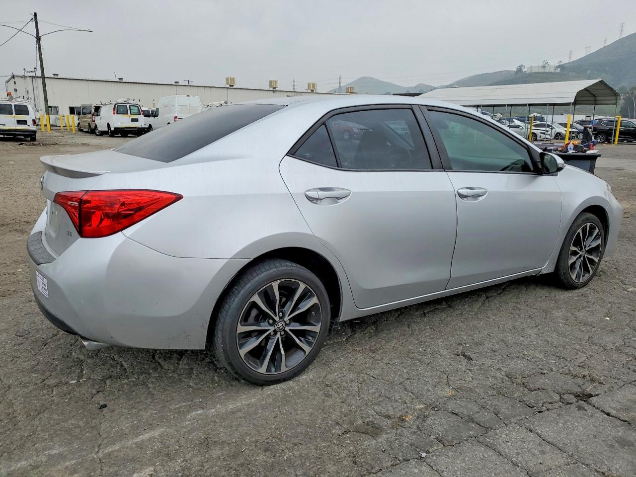 2018 TOYOTA COROLLA L photo 3
