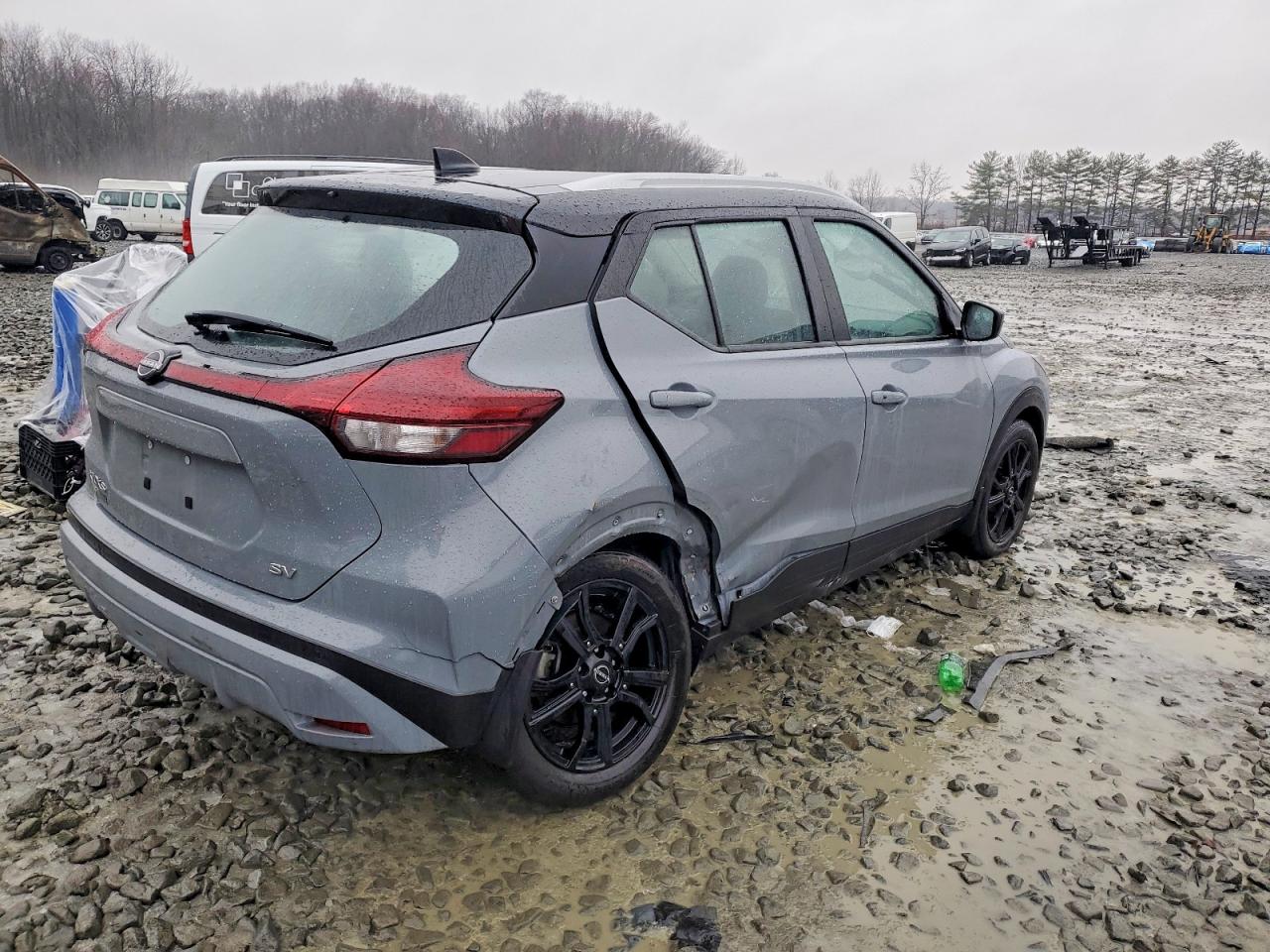 2023 NISSAN KICKS SV photo 3