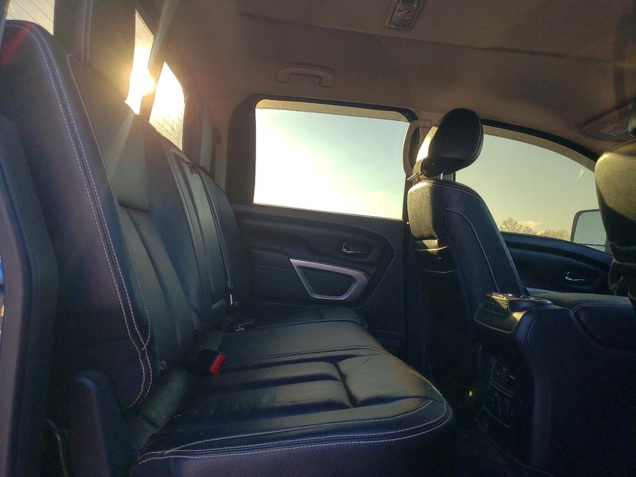 2016 NISSAN TITAN XD SL photo 10
