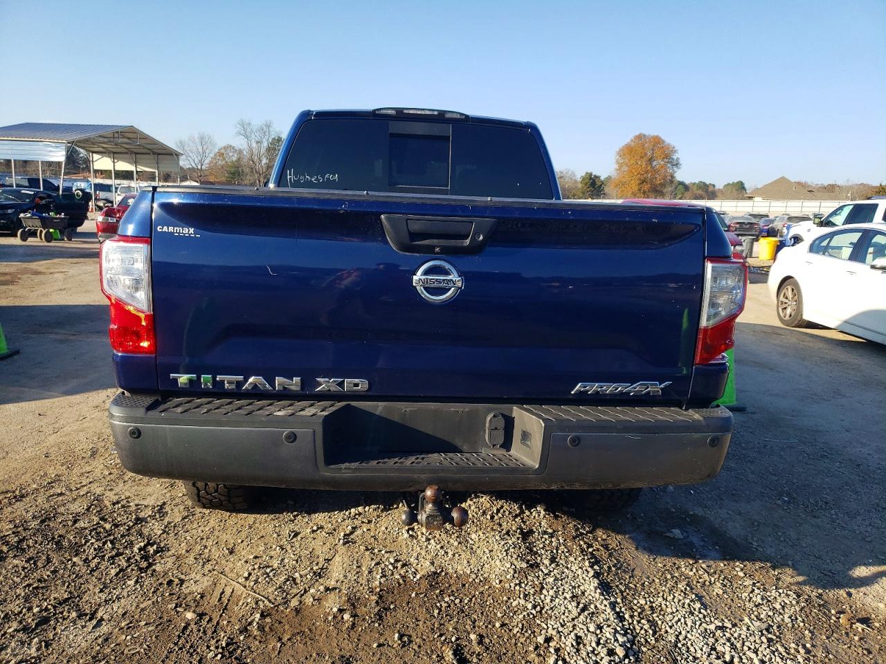 2016 NISSAN TITAN XD SL photo 6