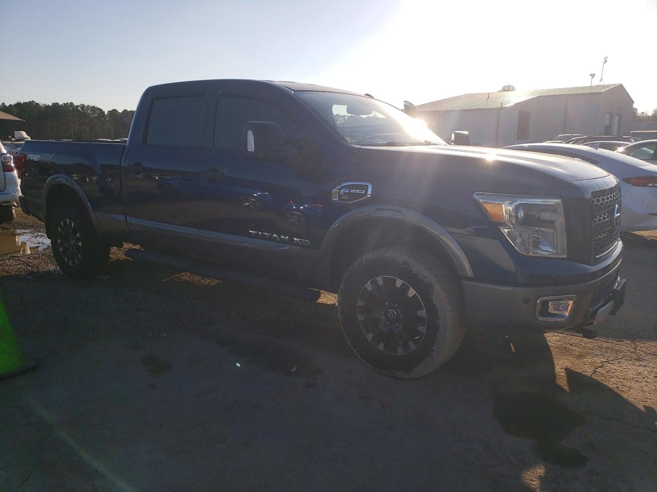 2016 NISSAN TITAN XD SL photo 4