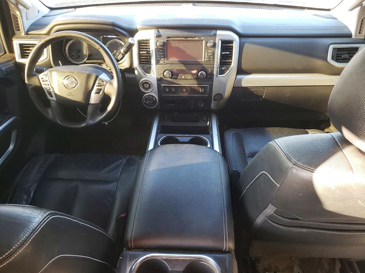 2016 NISSAN TITAN XD SL photo 8