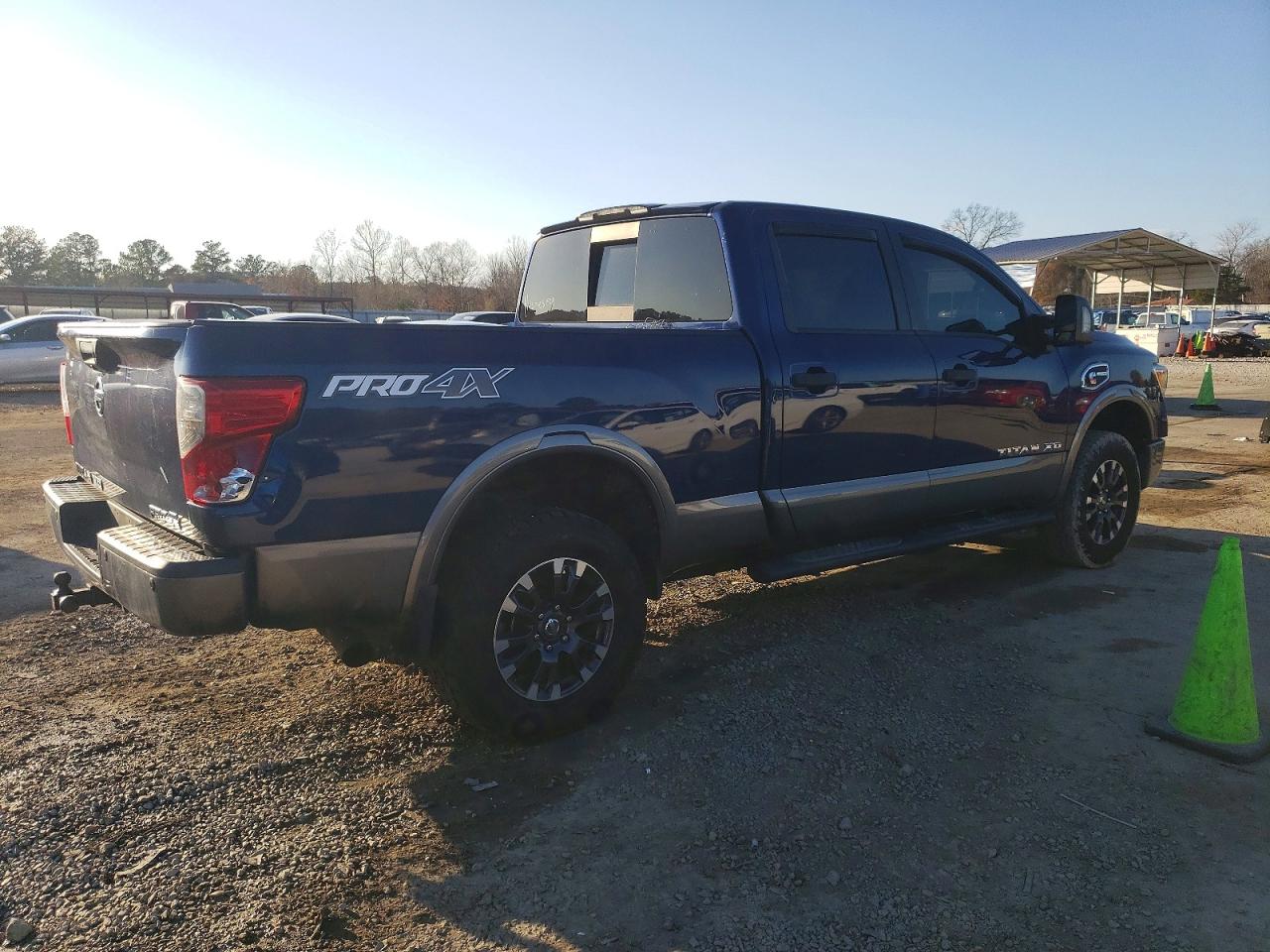 2016 NISSAN TITAN XD SL photo 3