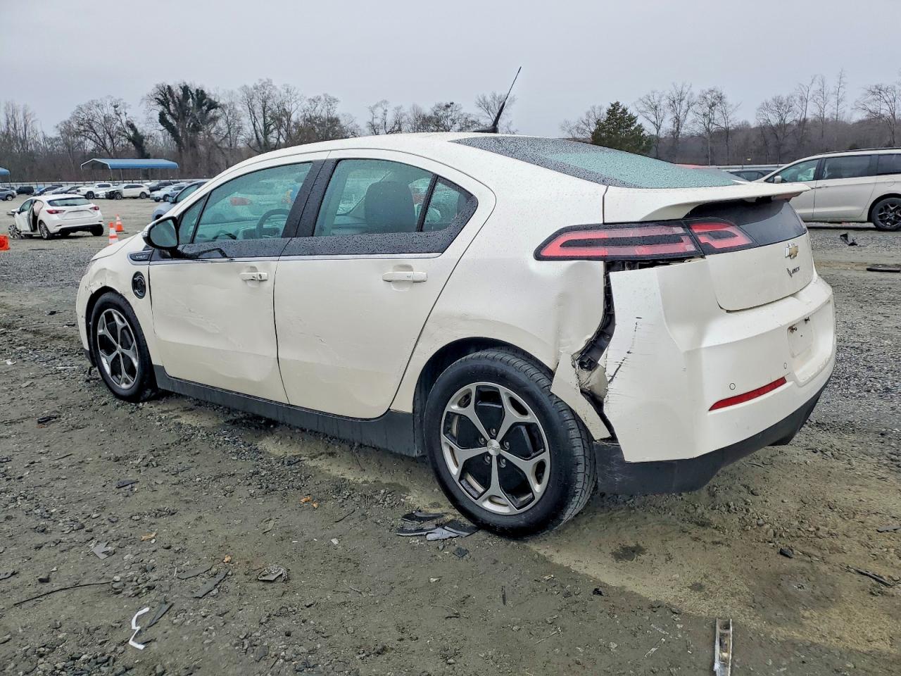 2013 CHEVROLET VOLT photo 2