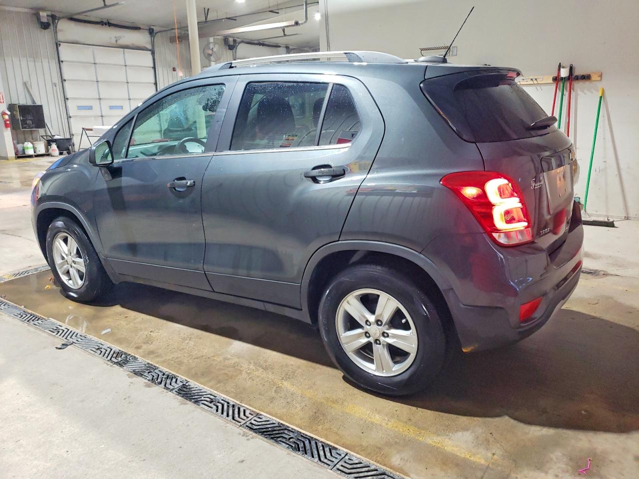 2017 CHEVROLET TRAX 1LT photo 2