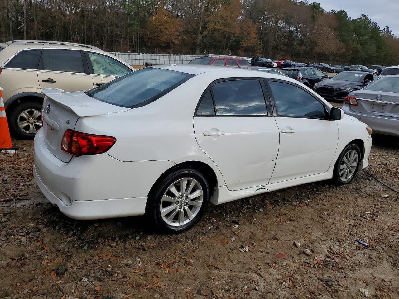 2010 TOYOTA COROLLA BASE photo 3