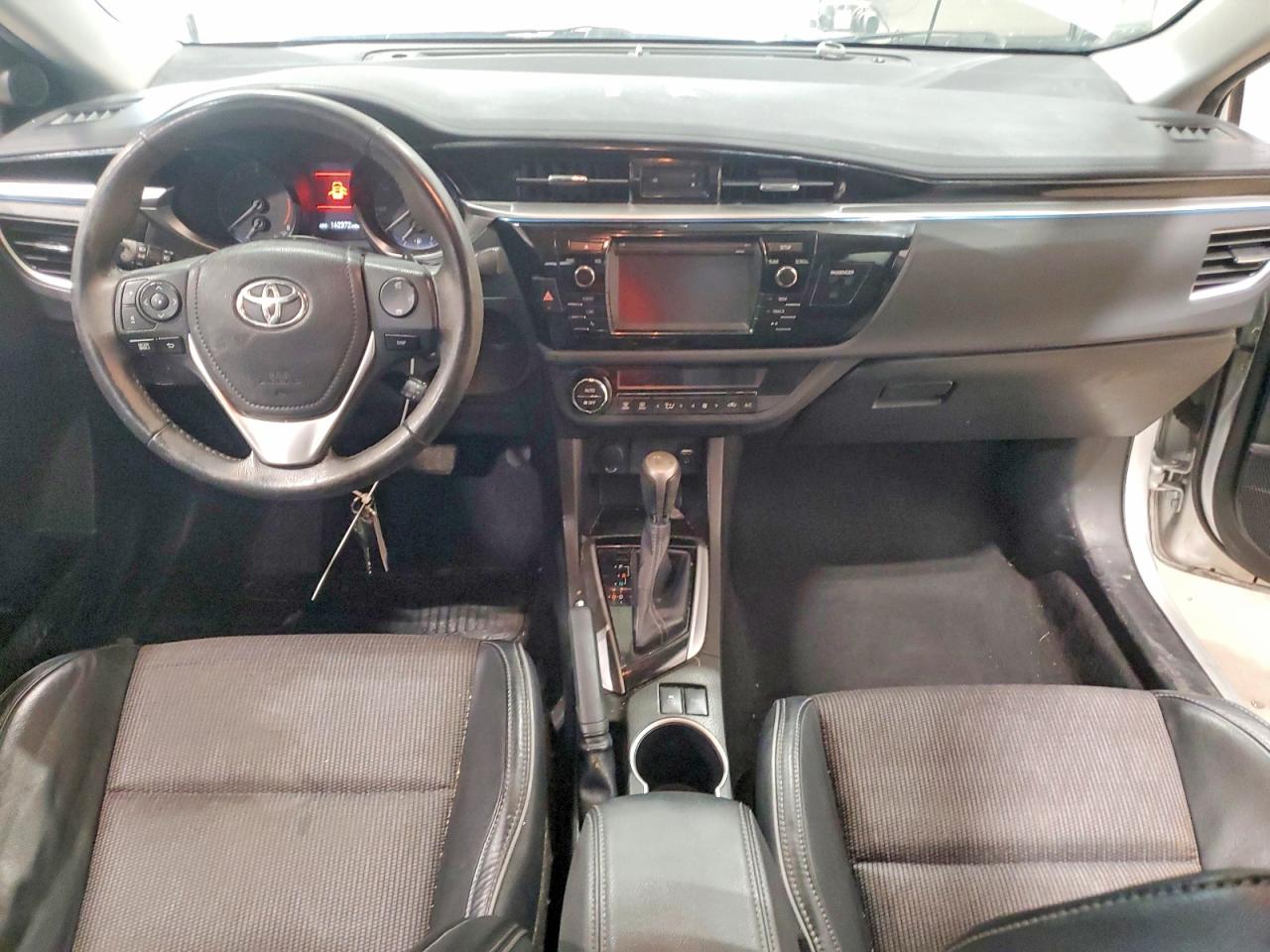 2015 TOYOTA COROLLA L photo 8
