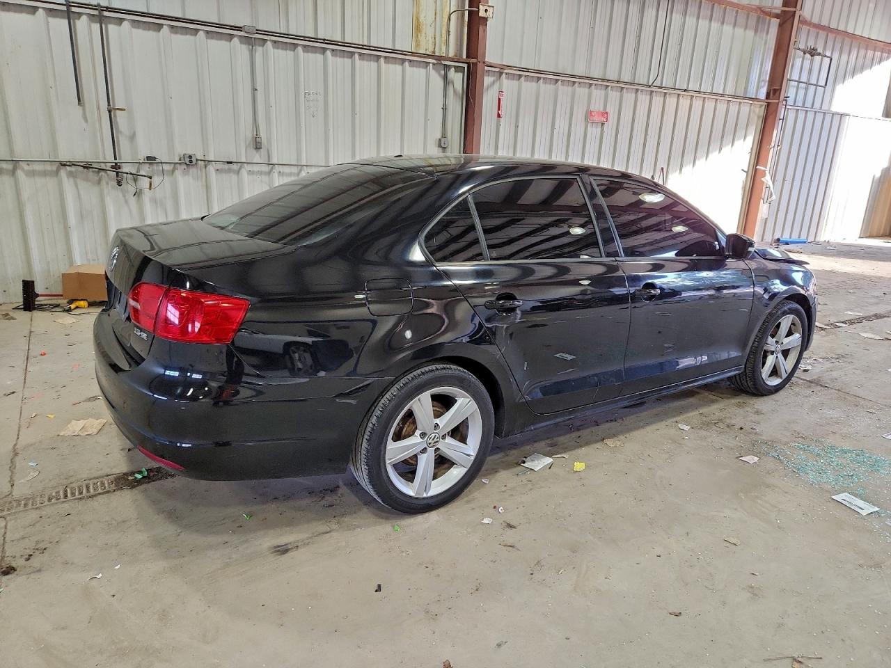 2011 VOLKSWAGEN JETTA SE photo 3