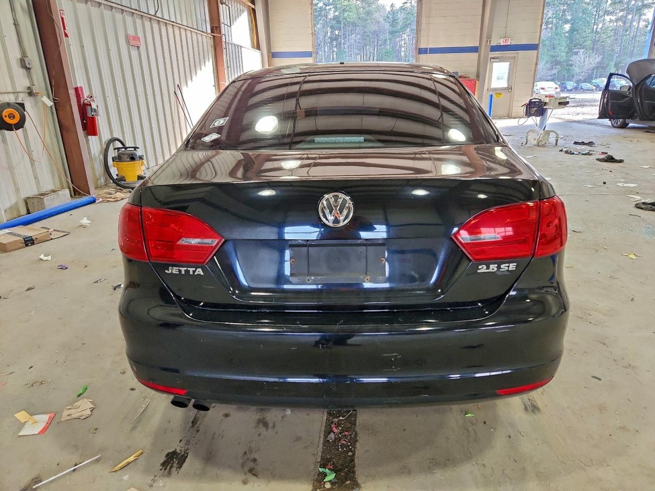 2011 VOLKSWAGEN JETTA SE photo 6