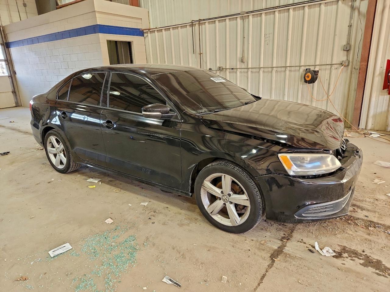 2011 VOLKSWAGEN JETTA SE photo 4