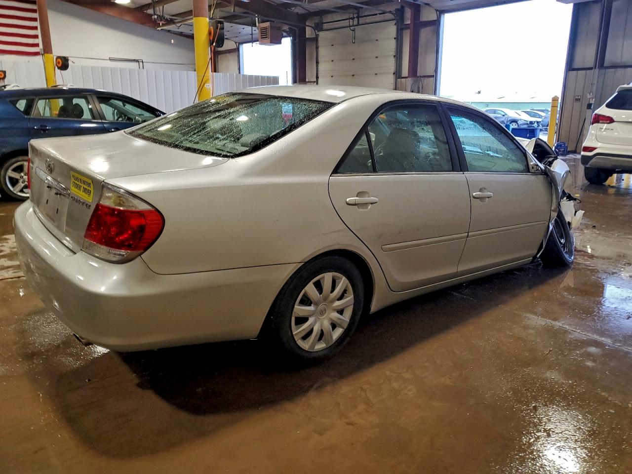 2005 TOYOTA CAMRY LE photo 3