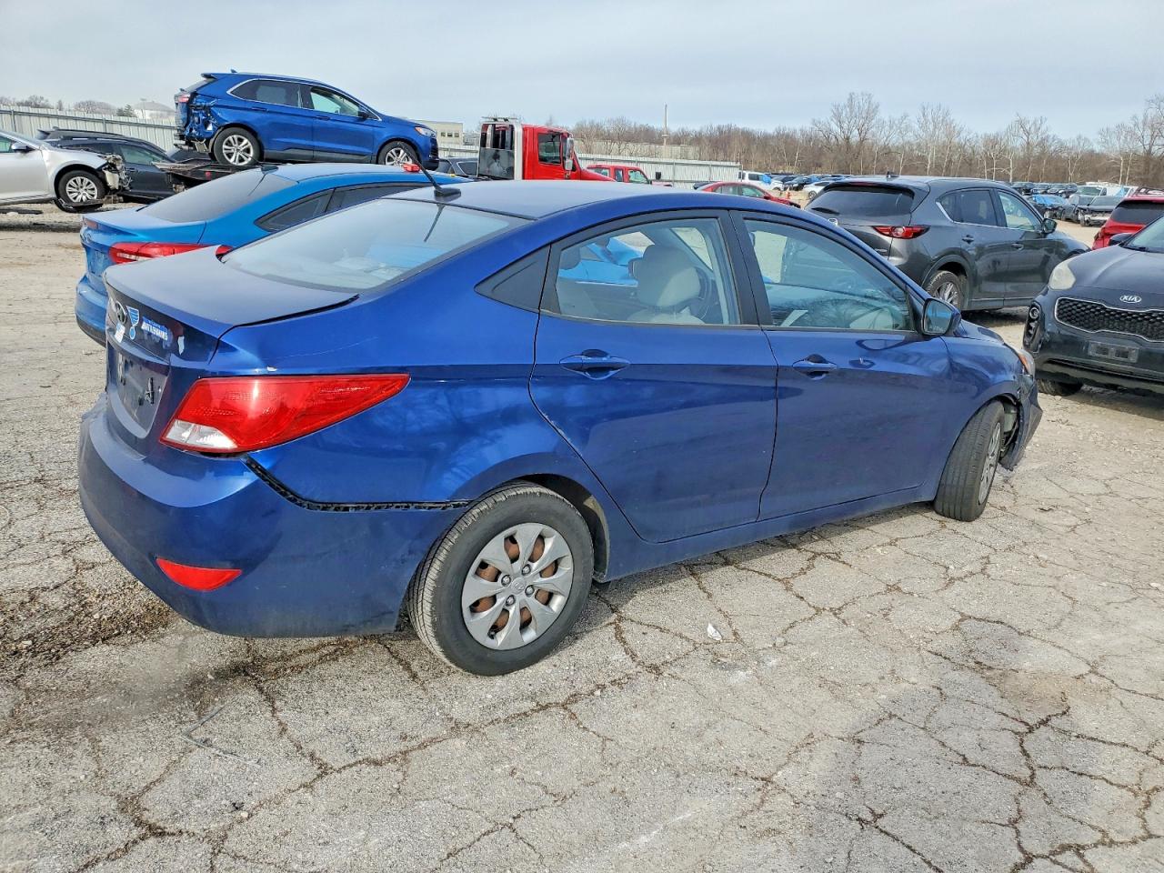 2016 HYUNDAI ACCENT SE photo 3