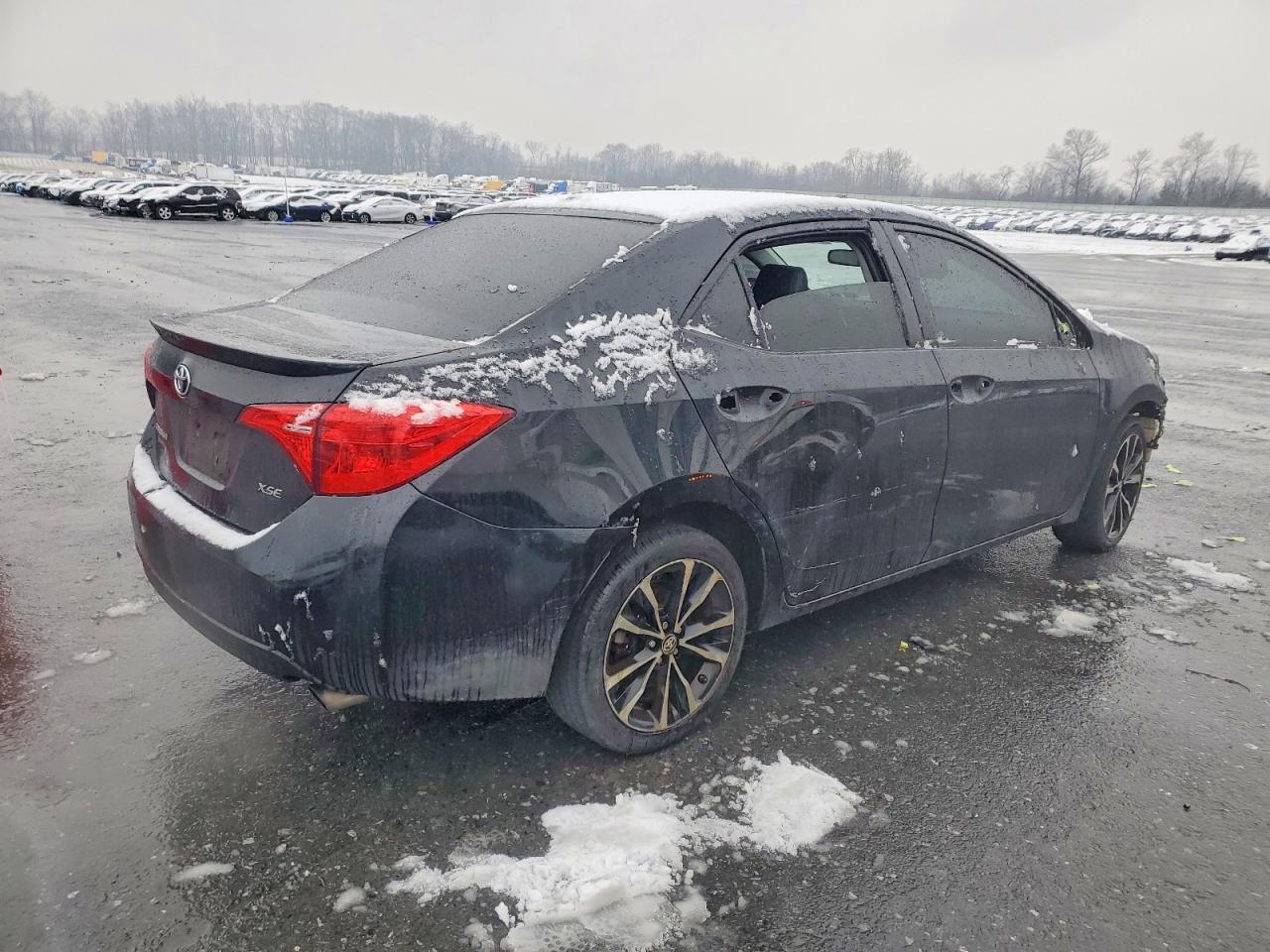 2017 TOYOTA COROLLA photo 3
