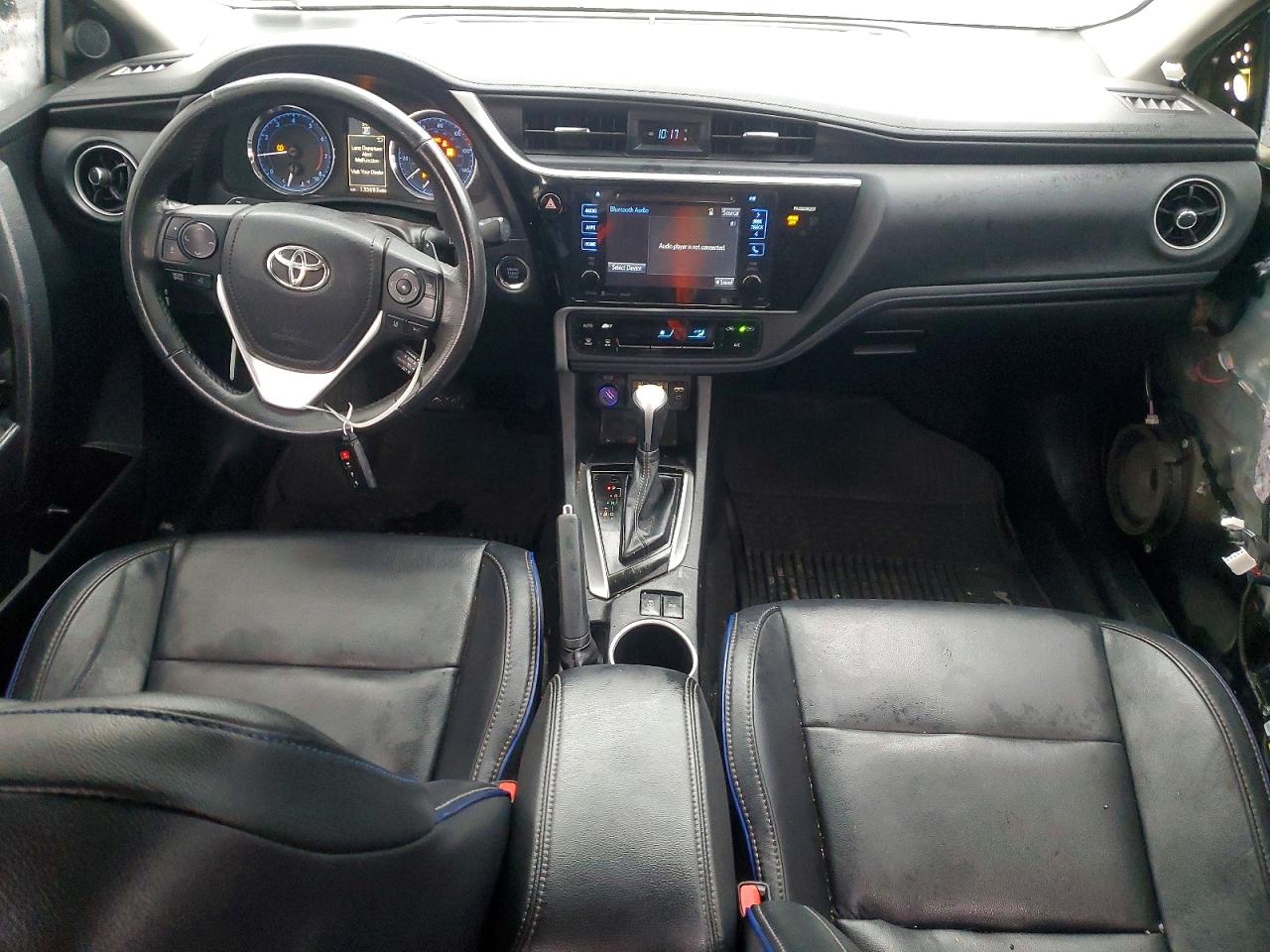 2017 TOYOTA COROLLA photo 8