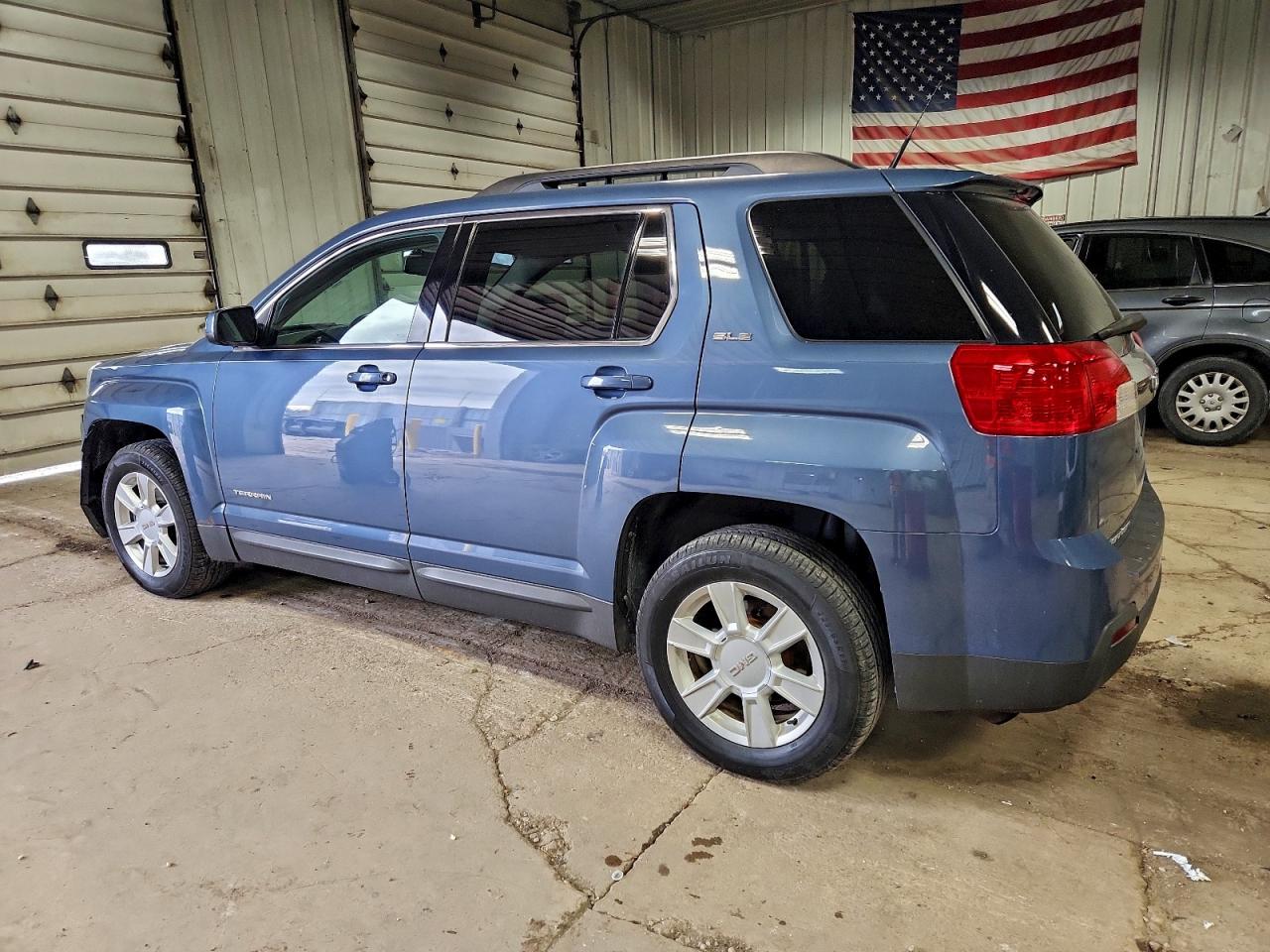2011 GMC TERRAIN SLE photo 2
