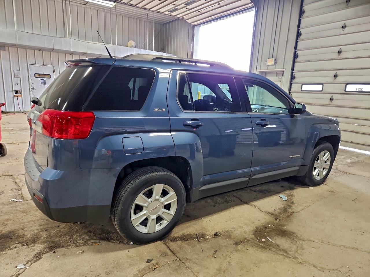 2011 GMC TERRAIN SLE photo 3