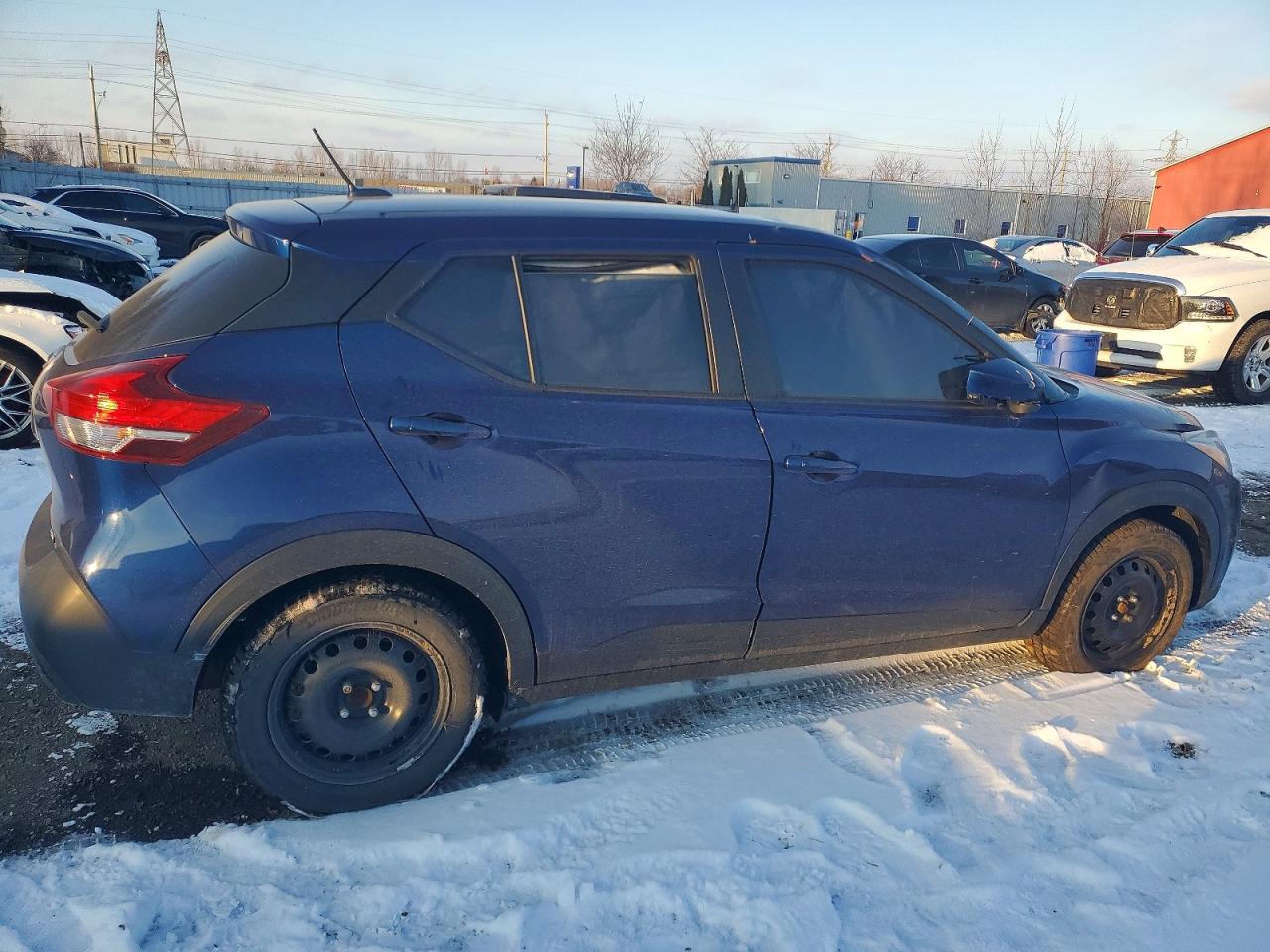 2019 NISSAN KICKS S photo 3