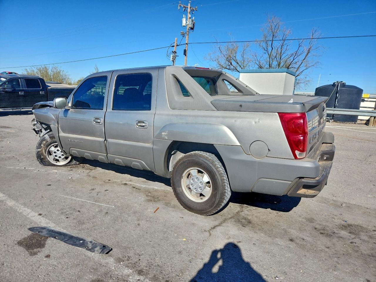 2002 CHEVROLET AVALANCHE C1500 photo 2