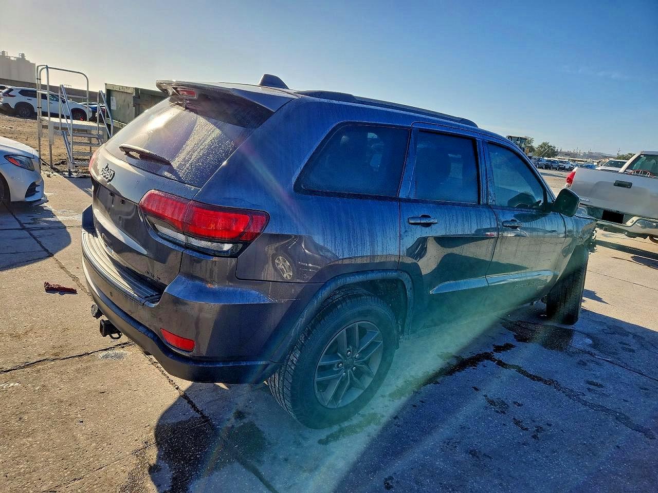 2016 JEEP GRAND CHEROKEE LAREDO photo 3