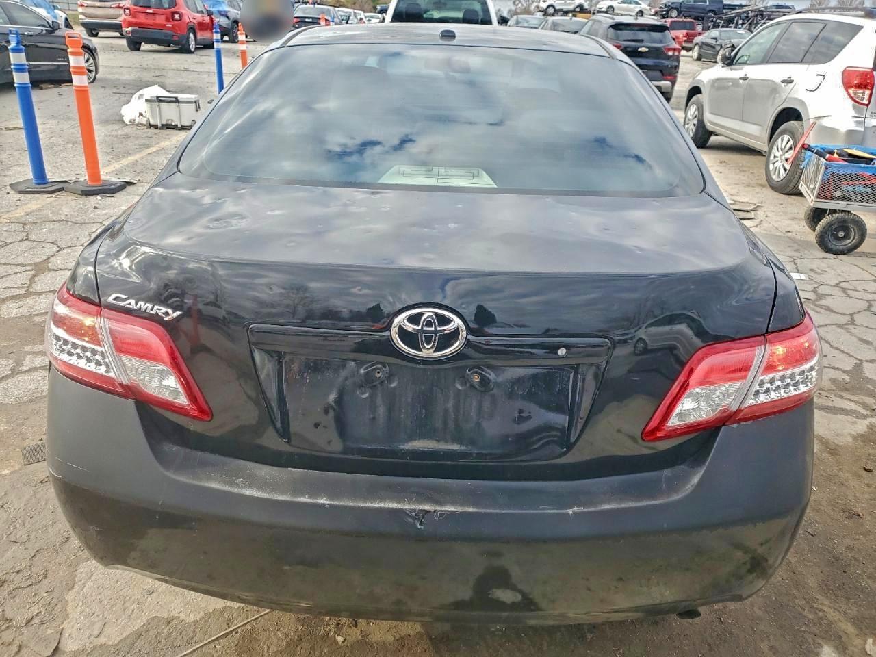 2010 TOYOTA CAMRY BASE photo 6