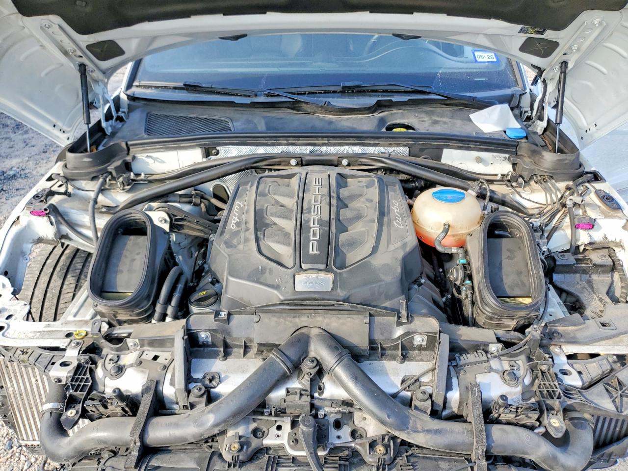 2016 PORSCHE MACAN TURBO photo 12