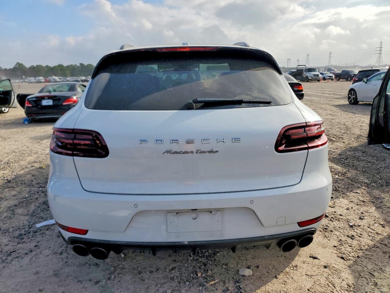 2016 PORSCHE MACAN TURBO photo 6