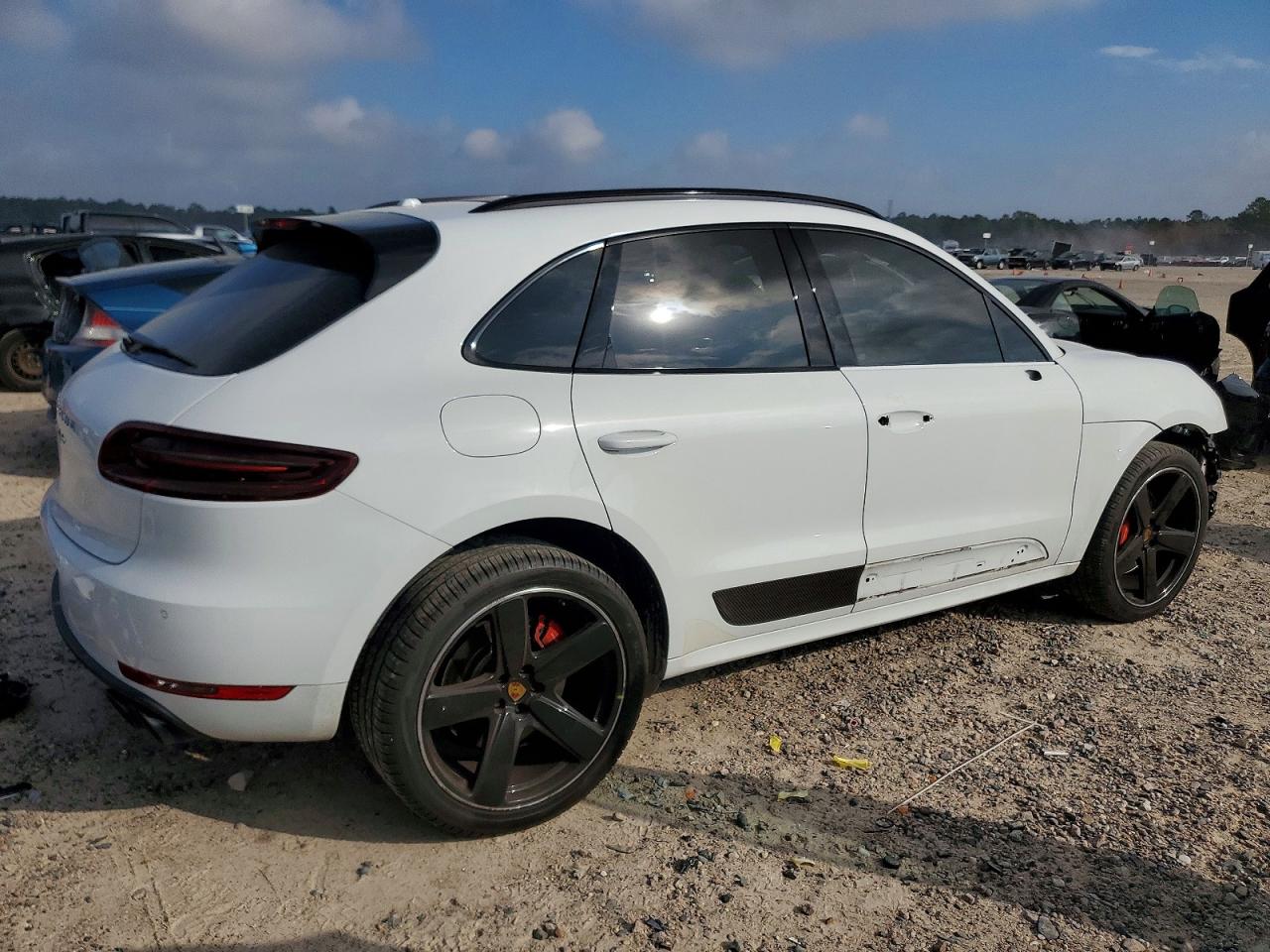 2016 PORSCHE MACAN TURBO photo 3