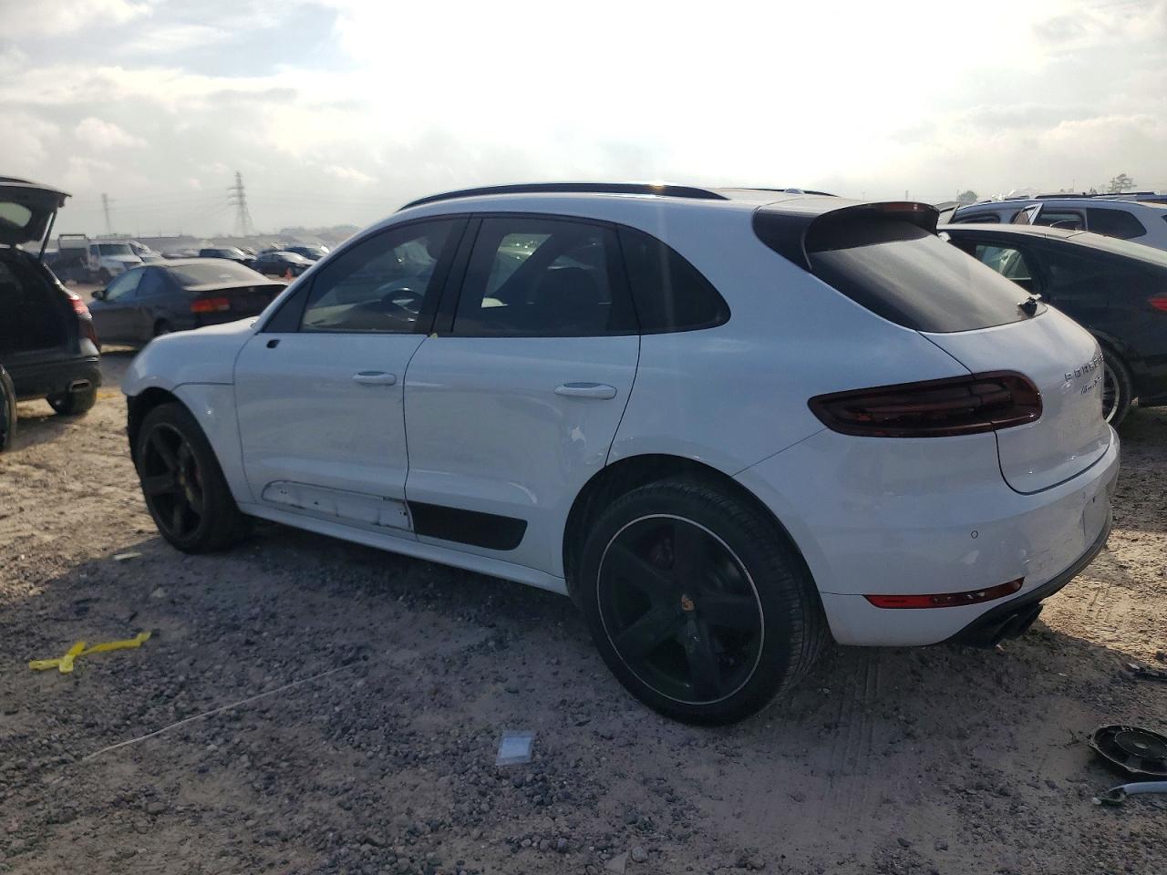 2016 PORSCHE MACAN TURBO photo 2