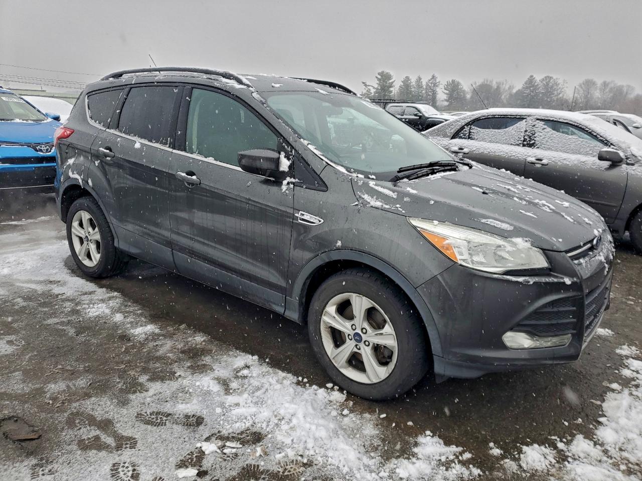2016 FORD ESCAPE SE photo 4