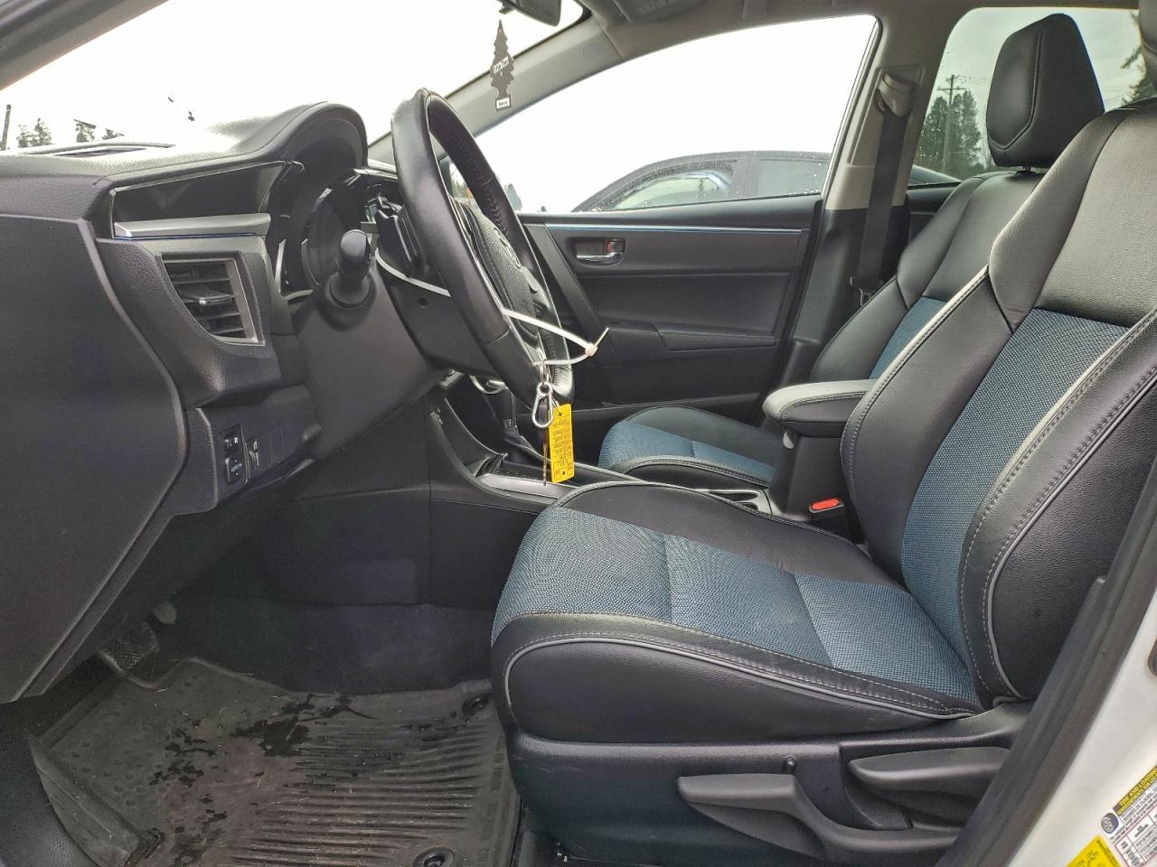 2015 TOYOTA COROLLA L photo 7