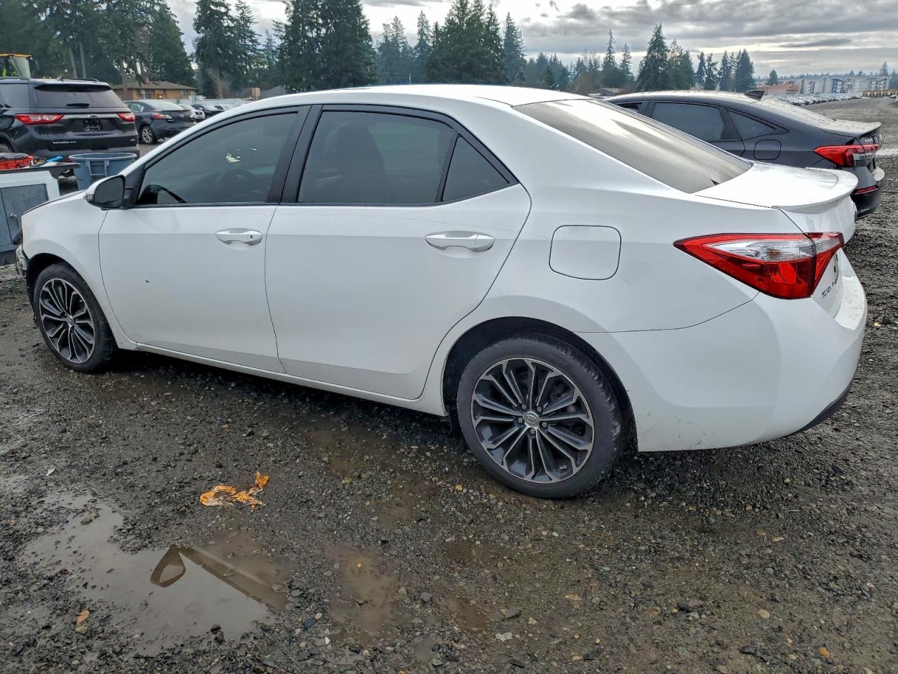 2015 TOYOTA COROLLA L photo 2