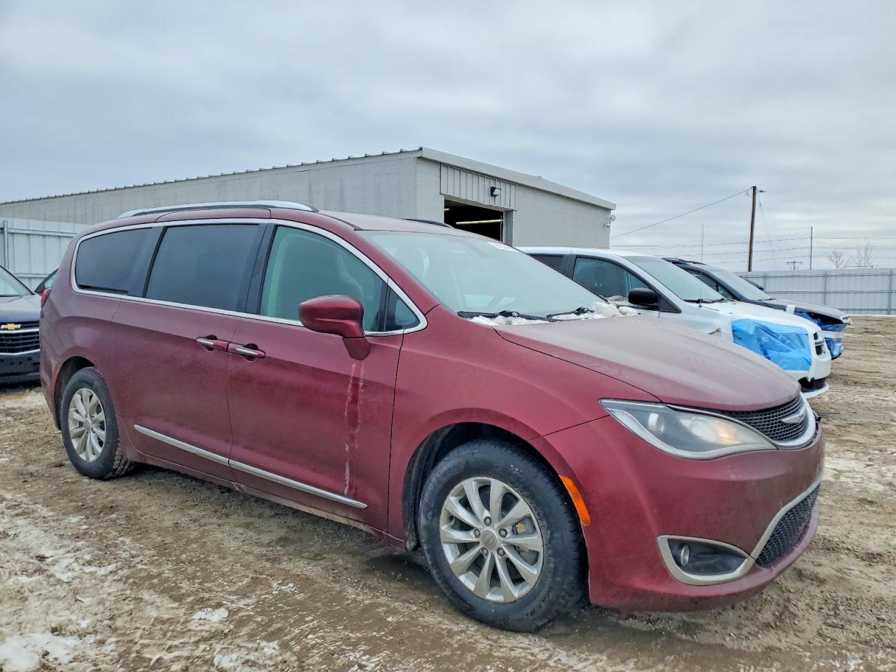 2019 CHRYSLER PACIFICA TOURING L photo 4
