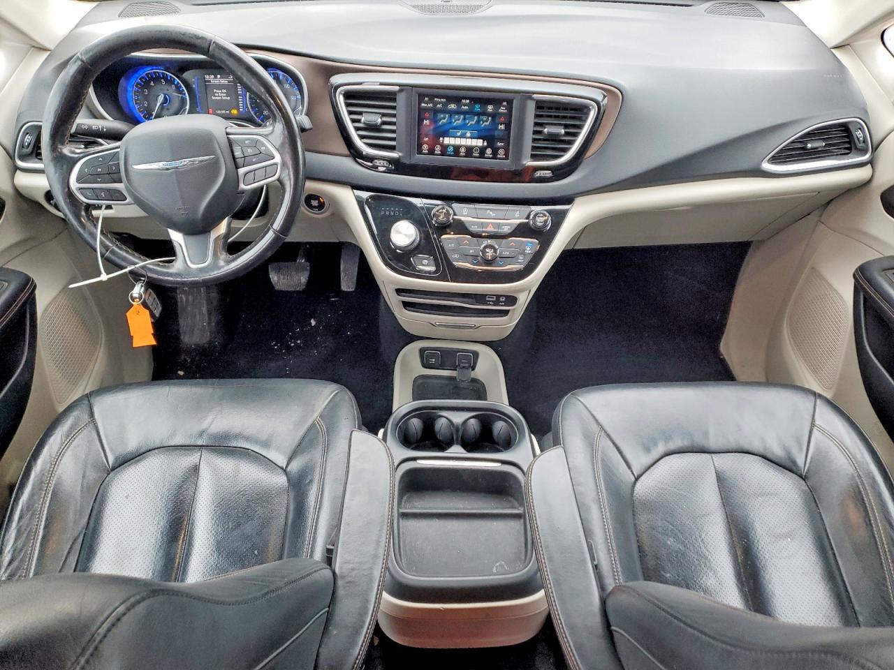 2019 CHRYSLER PACIFICA TOURING L photo 8