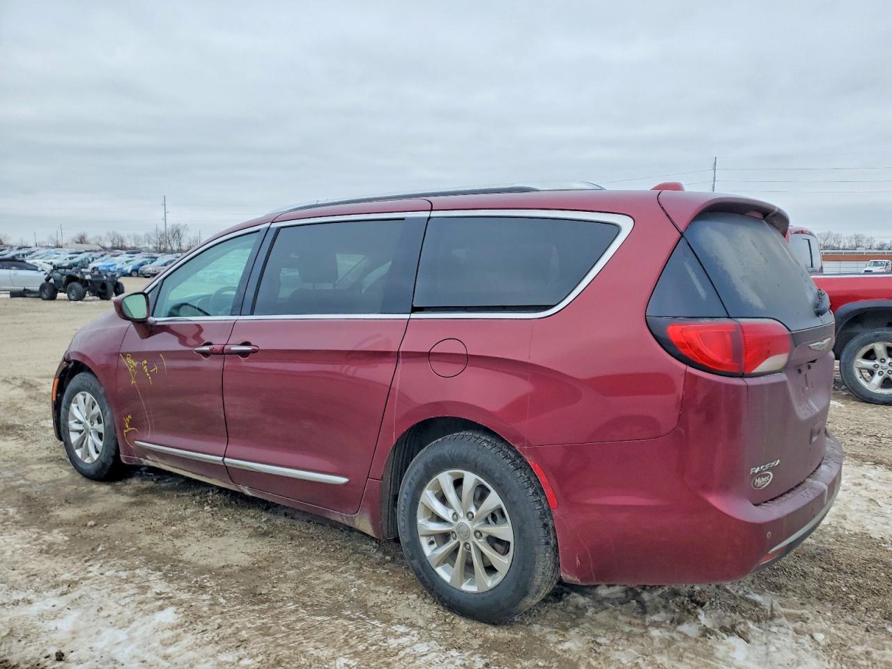 2019 CHRYSLER PACIFICA TOURING L photo 2