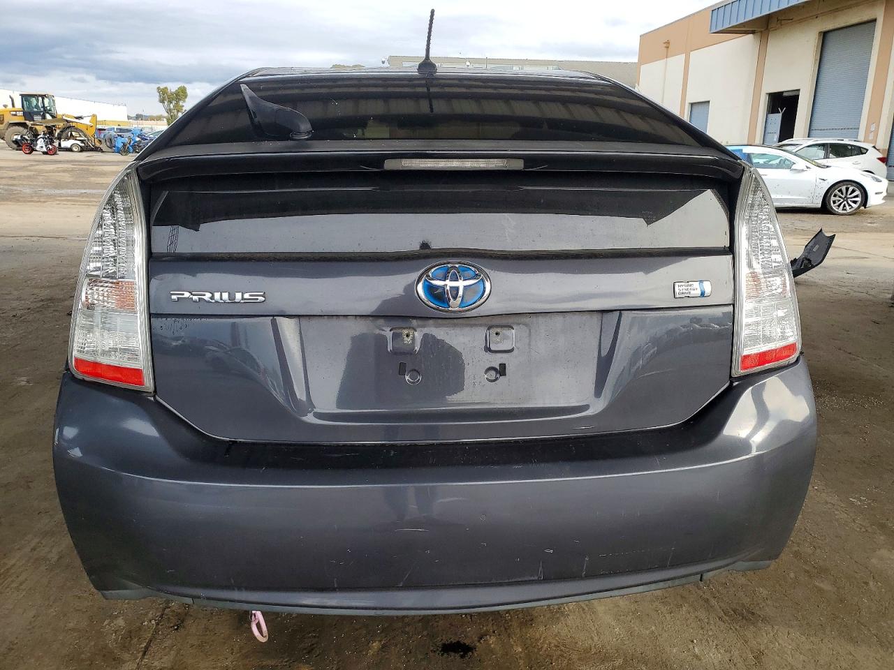 2011 TOYOTA PRIUS photo 6