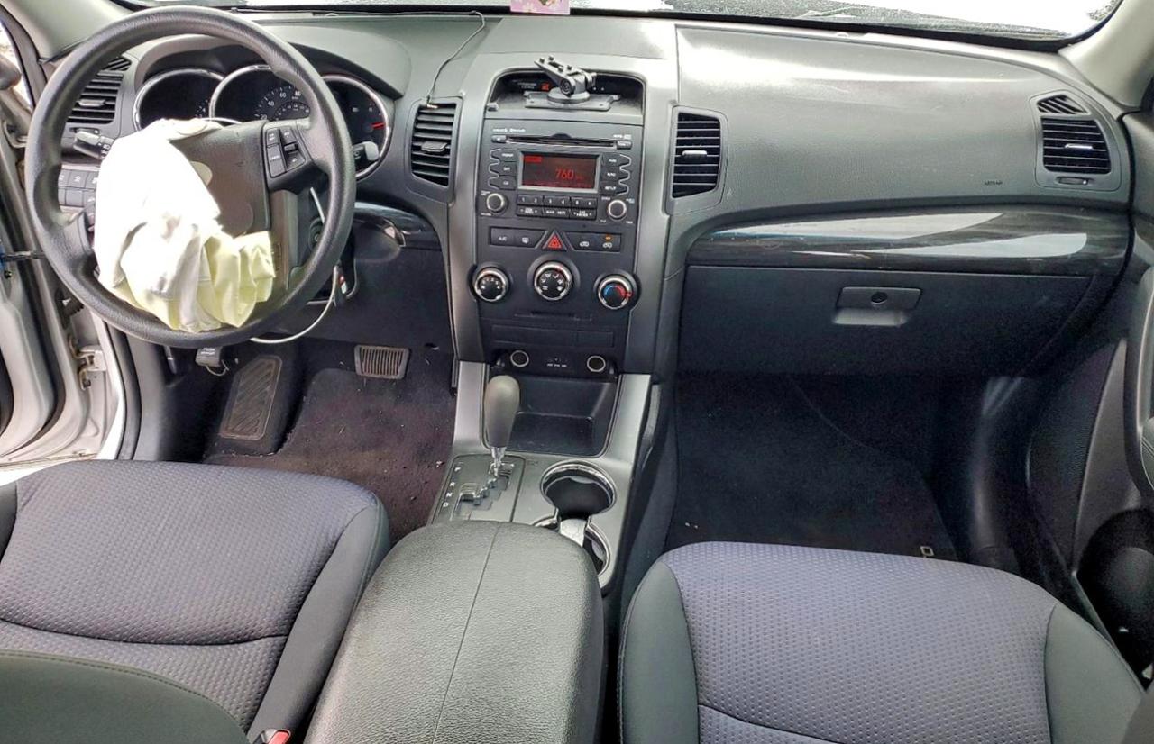 2012 KIA SORENTO BASE photo 8