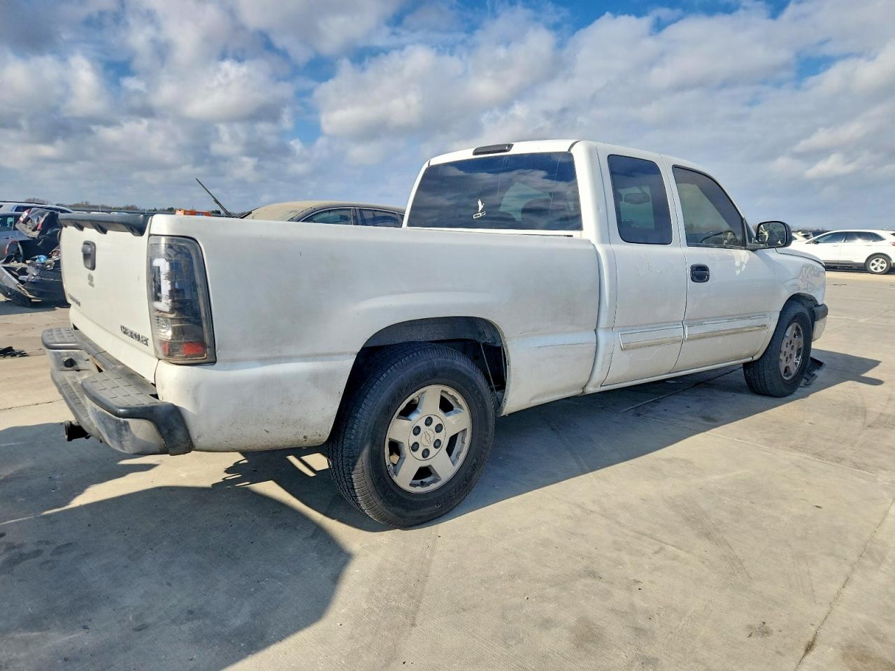 2004 CHEVROLET SILVERADO C1500 photo 3