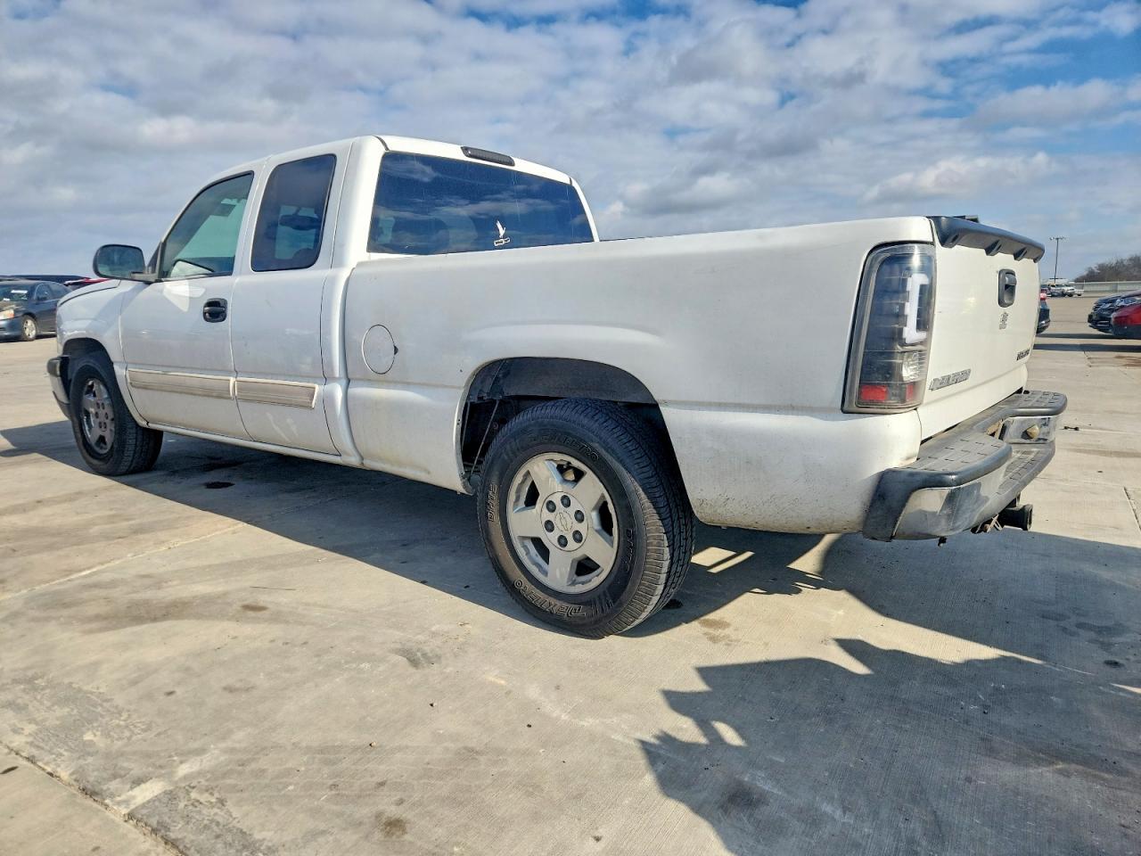 2004 CHEVROLET SILVERADO C1500 photo 2