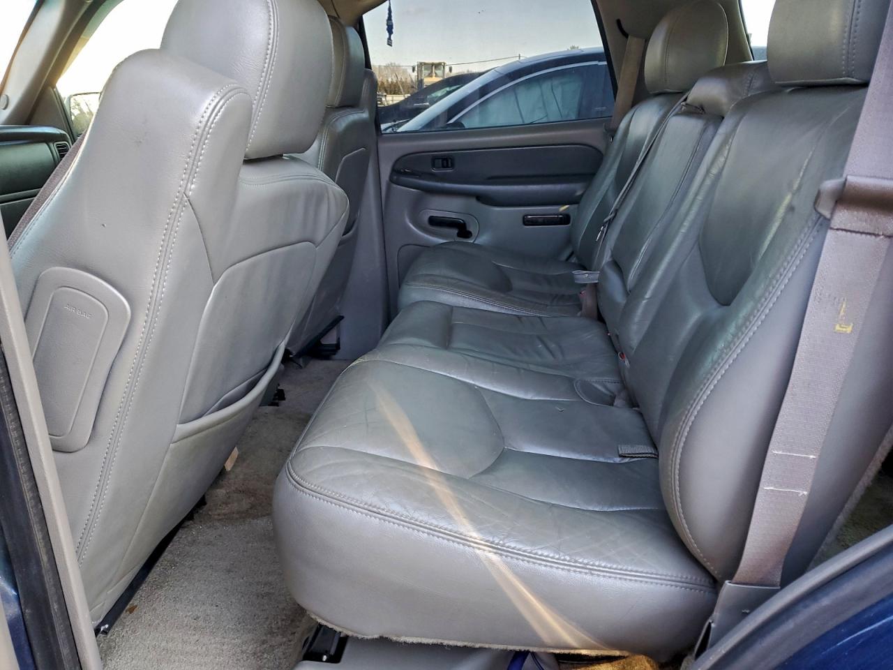 2003 GMC YUKON photo 11