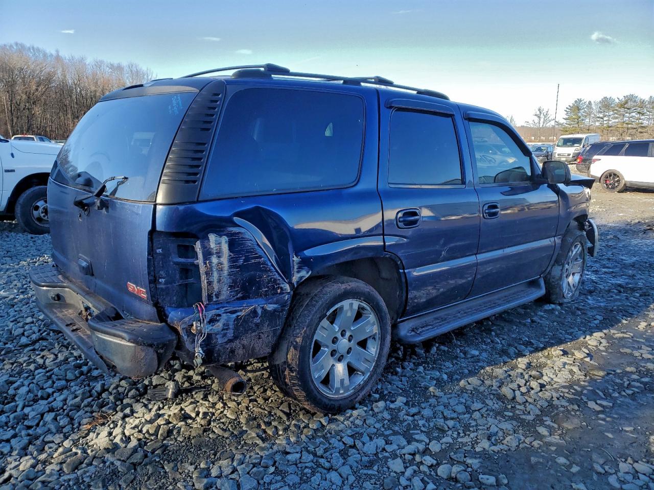 2003 GMC YUKON photo 3