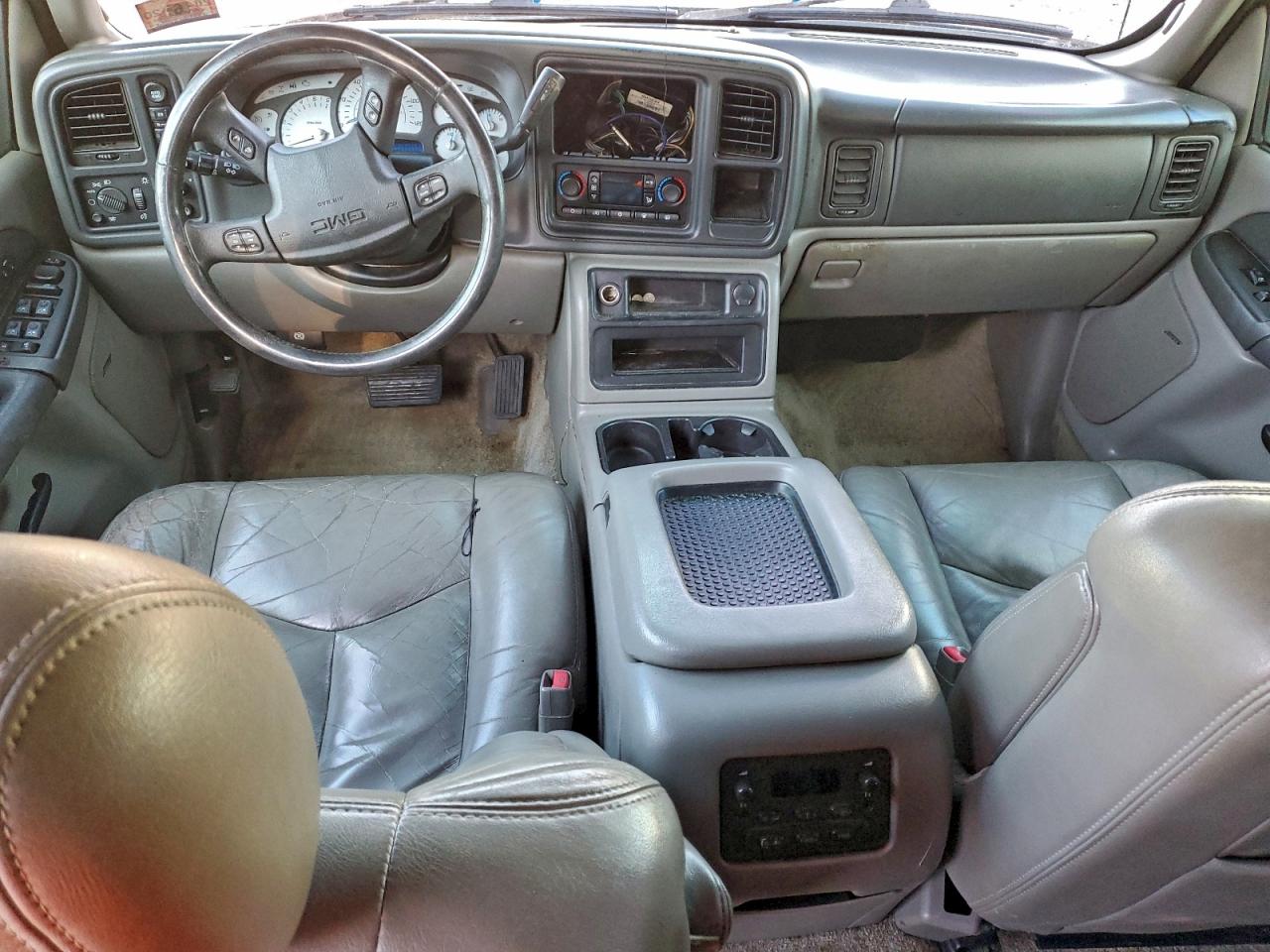 2003 GMC YUKON photo 8