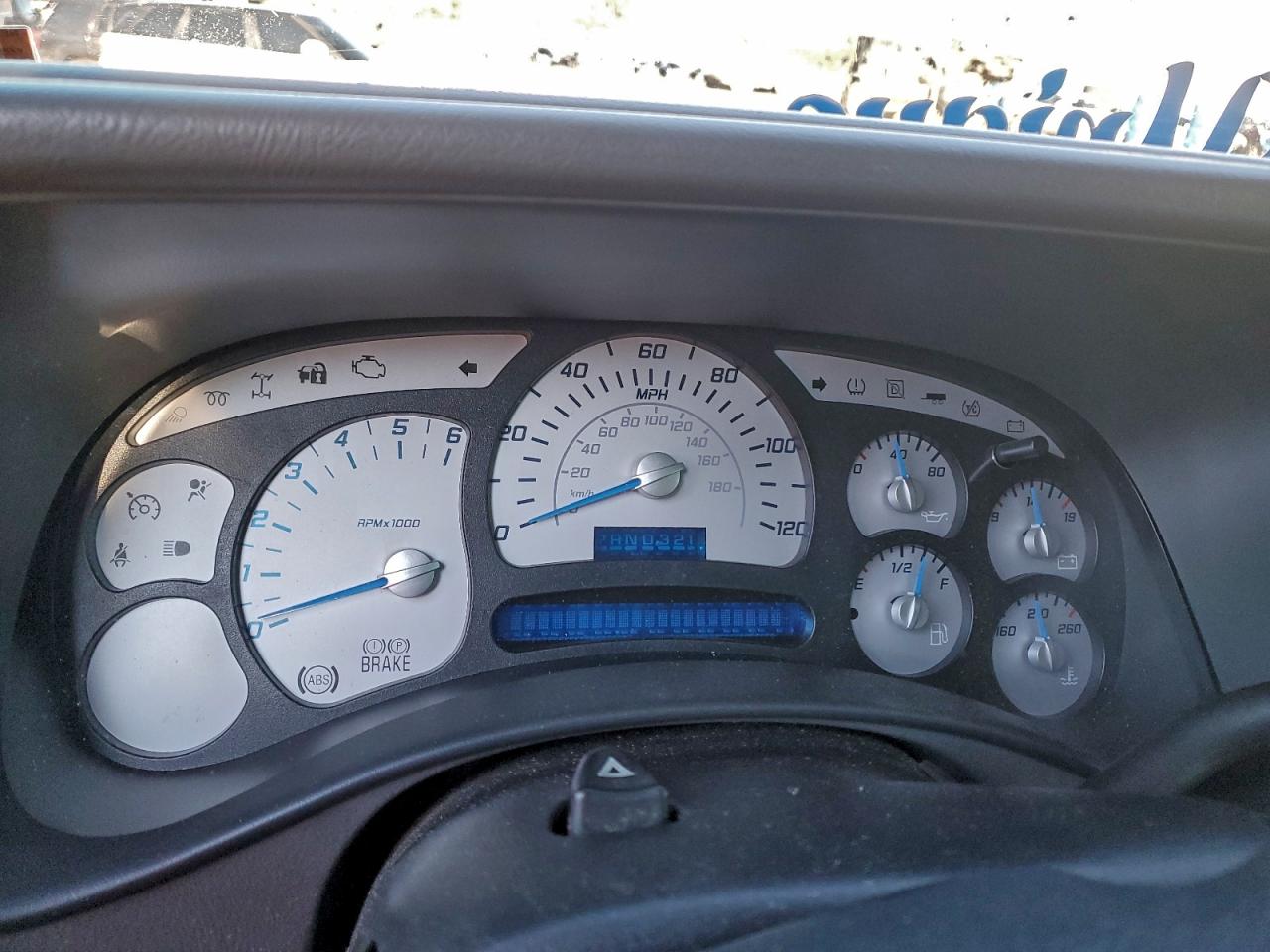 2003 GMC YUKON photo 9