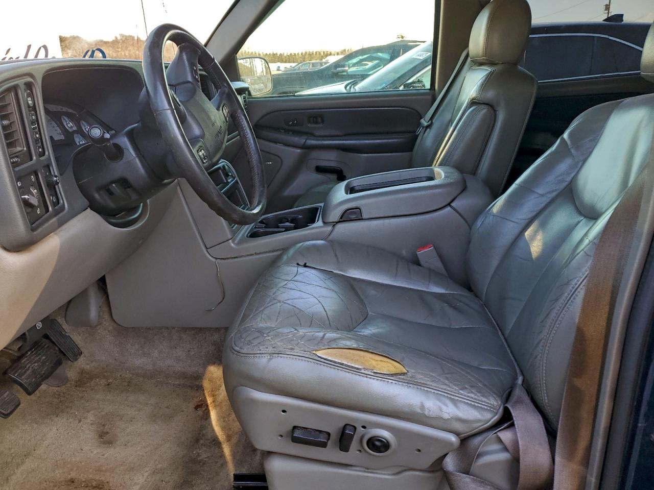 2003 GMC YUKON photo 7