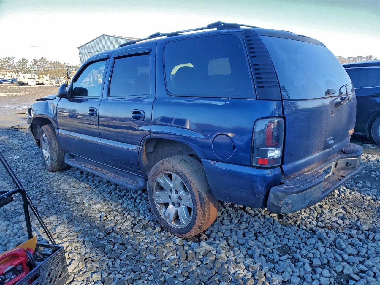 2003 GMC YUKON photo 2