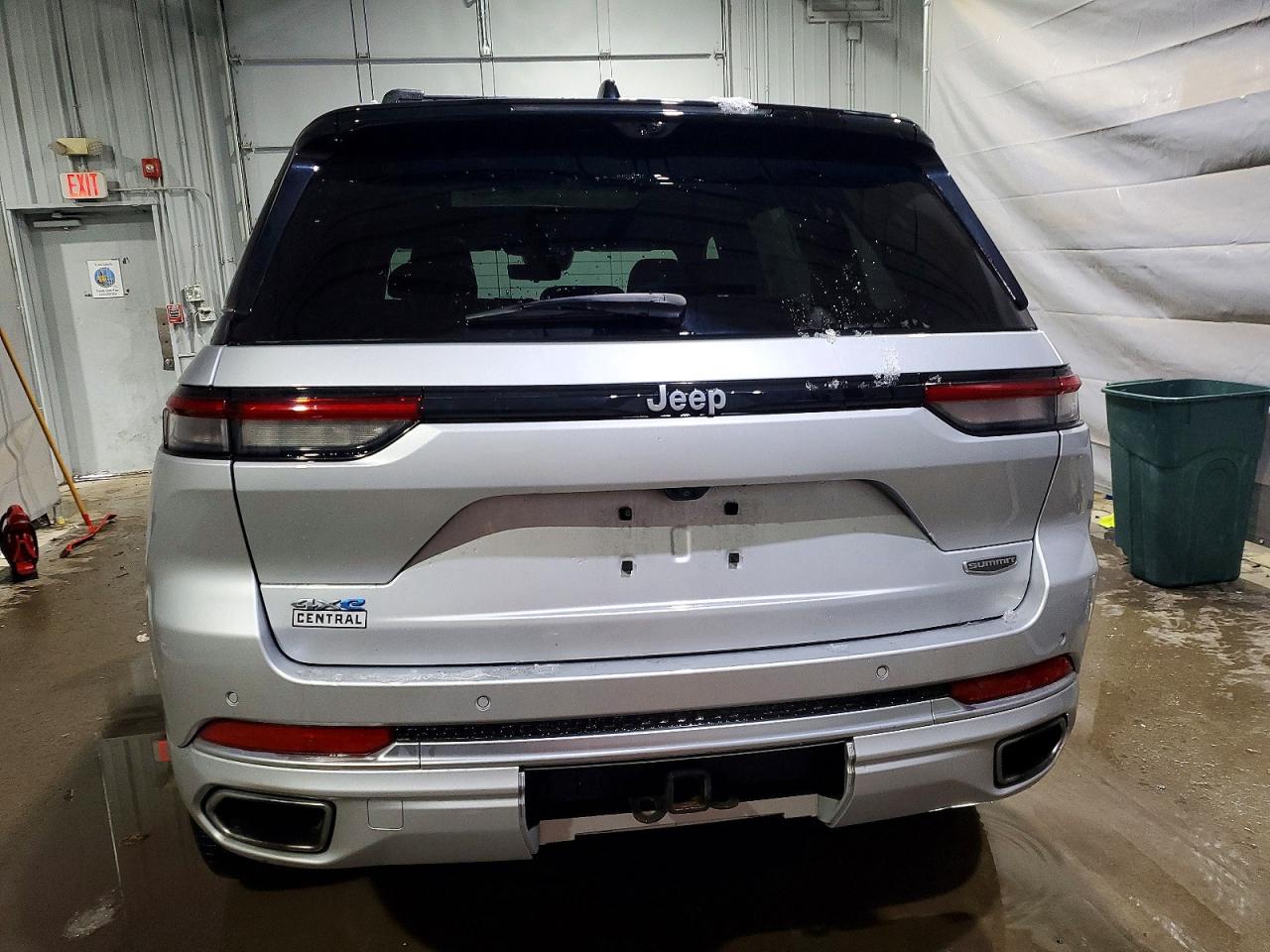 2022 JEEP GRAND CHEROKEE SUMMIT 4XE photo 6